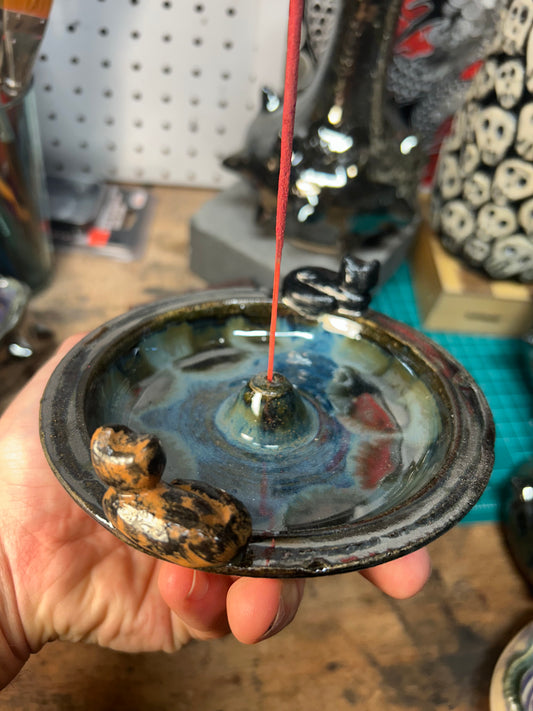 Double Cat Incense Holder